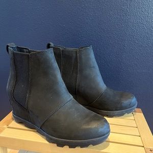 SOREL JOAN OF ARTIC WEDGE II CHELSEA BOOT. Size 8.5